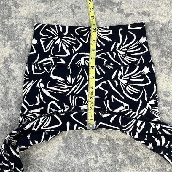 Athleta Elation Textured 7/8 Tight Leggings Black White Abstract Swirl Sz XS - Picture 9 of 14